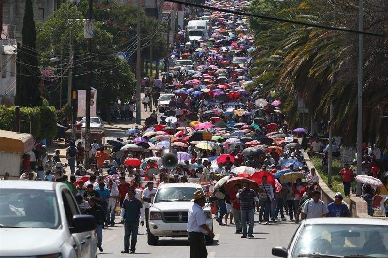 CNTE toma vialidades en varios estados CNTE toma vialidades en varios estados