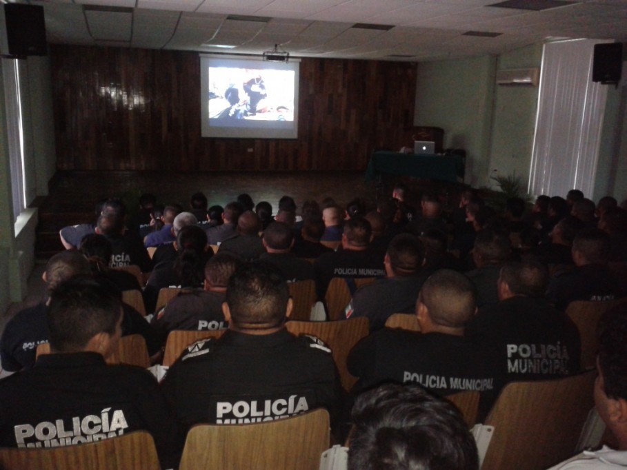 Involucran a policías de Tizimín en el arte Involucran a policías de Tizimín en el arte
