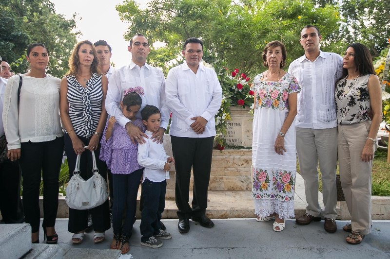 Recuerdan a Don Vïctor Cervera Pacheco en su IX aniversario luctuoso Recuerdan a Don Vïctor Cervera Pacheco en su IX aniversario luctuoso