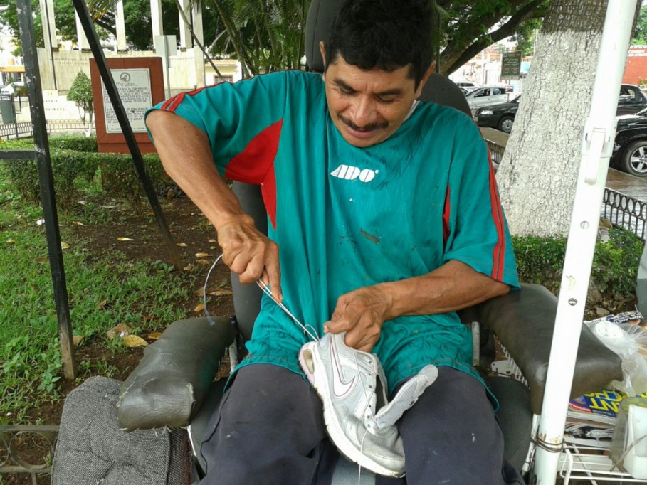Pinocho, el boleador de zapatos más popular de Valladolid Pinocho, el boleador de zapatos más popular de Valladolid