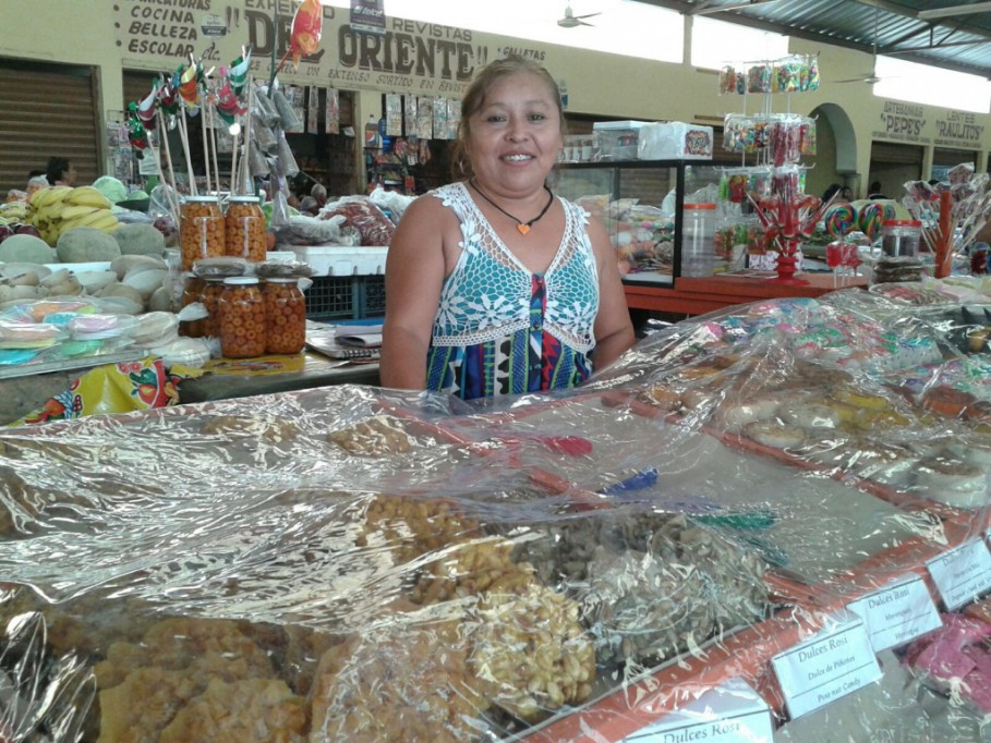 Vallisoletana con 18 años de elaborar dulces típicos Vallisoletana con 18 años de elaborar dulces típicos