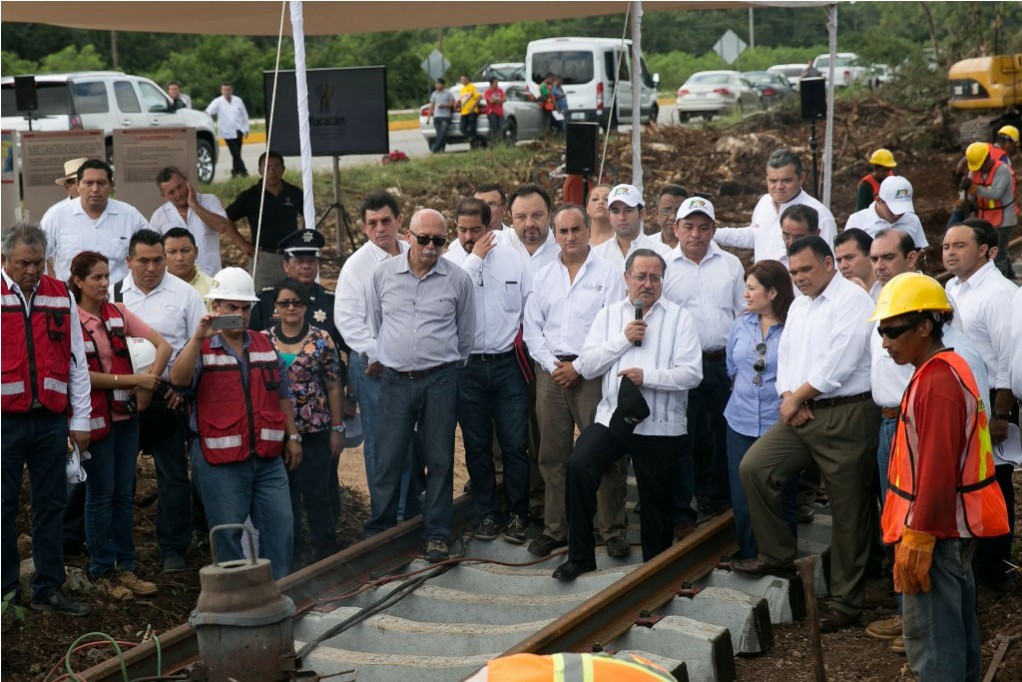 Supervisan avance de vías férreas en Umán Supervisan avance de vías férreas en Umán