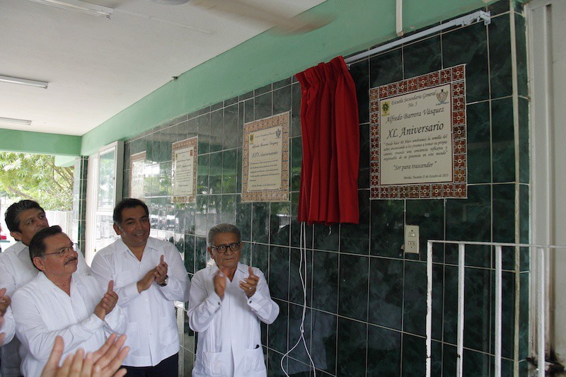 Festeja aniversario la secundaria “Alfredo Barrera Vásquez”