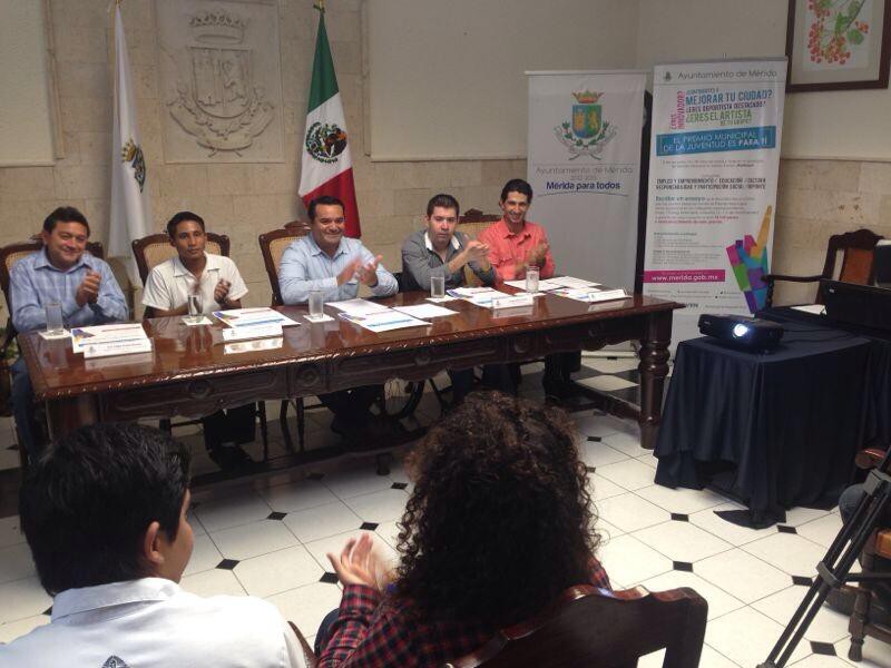 Presentan el “Premio Municipal de la Juventud 2013” Presentan el “Premio Municipal de la Juventud 2013”