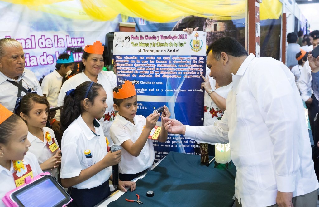 Inauguran Feria de la Ciencia y Tecnología Inauguran Feria de la Ciencia y Tecnología