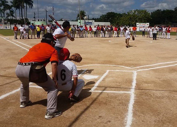 Reconocen a dos deportistas tizimileños Reconocen a dos deportistas tizimileños