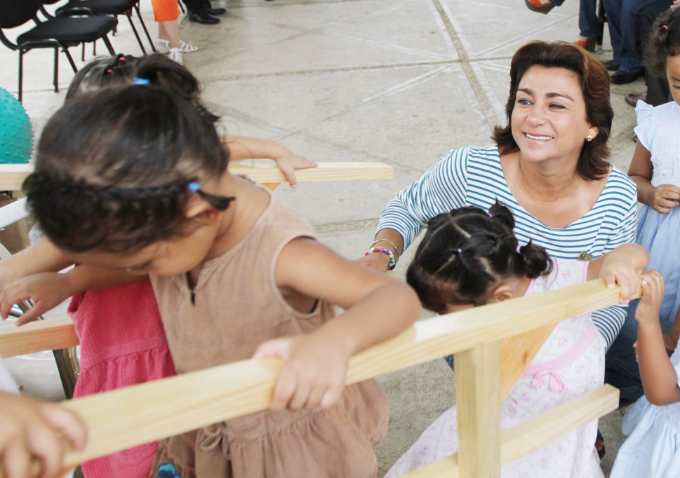 DIF Yucatán entrega equipo de rehabilitación a beneficio de niñas y niños del CAIMEDE. DIF Yucatán entrega equipo de rehabilitación a beneficio de niñas y niños del CAIMEDE.