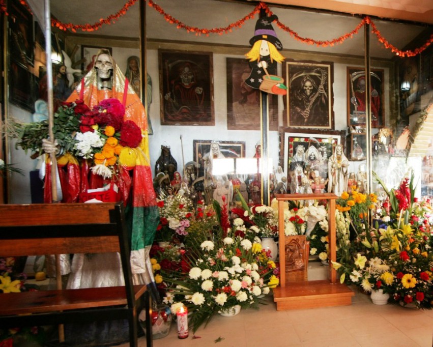 Yucatecos celebran a la Santa Muerte Yucatecos celebran a la Santa Muerte