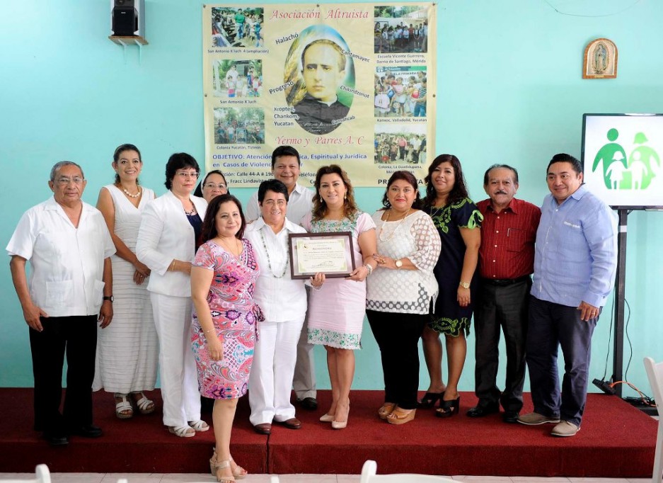 Reconocen altruismo de la presidenta del DIF Yucatán Reconocen altruismo de la presidenta del DIF Yucatán