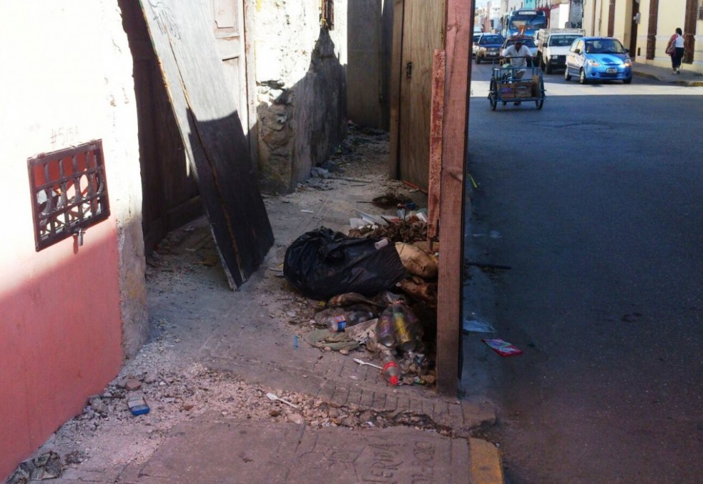 En ruinas tapiado de edificios en riesgo En ruinas tapiado de edificios en riesgo