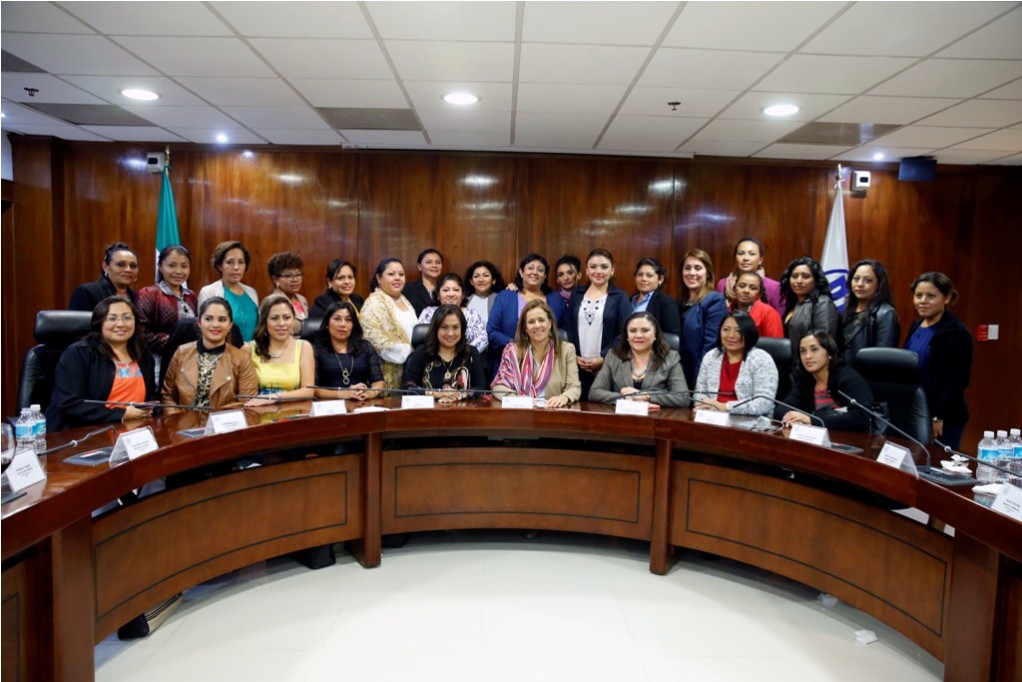 Senadora se reúne con presidentas municipales del DIF Senadora se reúne con presidentas municipales del DIF