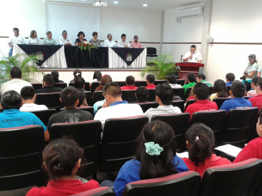 Ibecey otorga en Tizimín becas de manutención y apoyo al transporte Ibecey otorga en Tizimín becas de manutención y apoyo al transporte