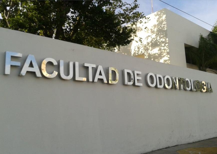 Conferencias sobre odontología para estudiantes de la UADY Conferencias sobre odontología para estudiantes de la UADY
