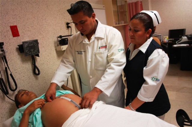Atenderán a mujeres embarazadas aunque no sean derechohabientes Atenderán a mujeres embarazadas aunque no sean derechohabientes