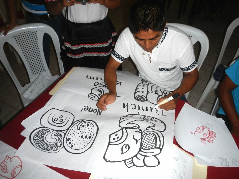 Maestros participan en taller de jeroglíficos mayas Maestros participan en taller de jeroglíficos mayas