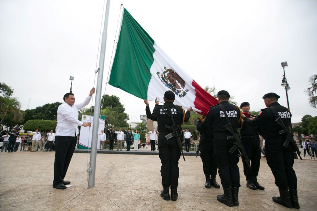 Gobernador encabeza ceremonia de izamiento de la Bandera Gobernador encabeza ceremonia de izamiento de la Bandera
