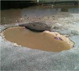 Reportan enormes baches en el centro de Xocen Reportan enormes baches en el centro de Xocen