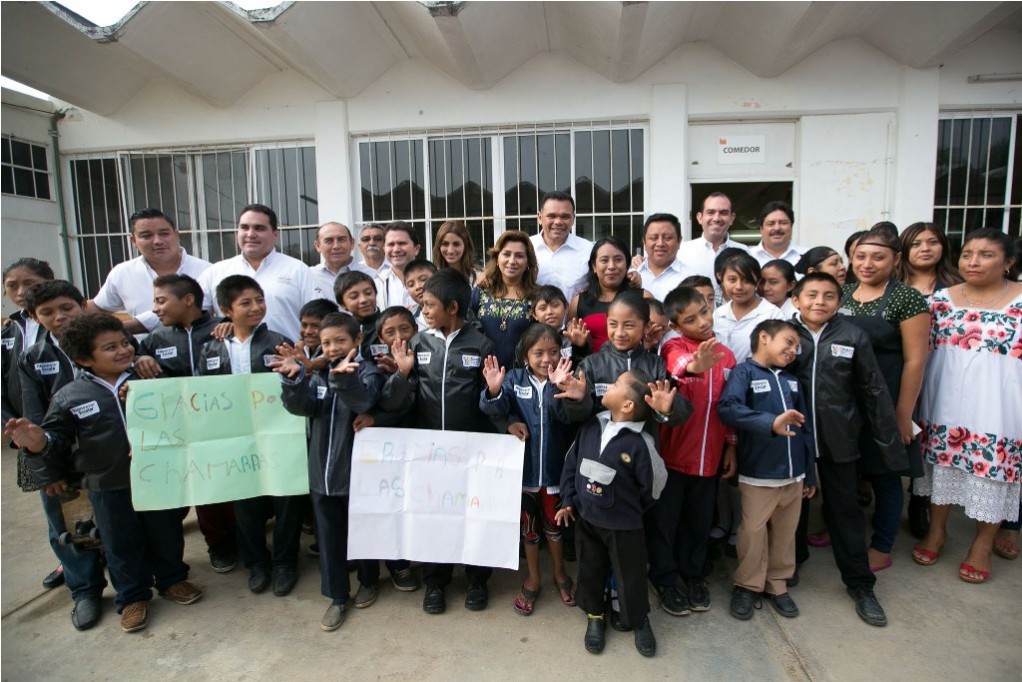 Comienza la entrega de chamarras de Bienestar Escolar Comienza la entrega de chamarras de Bienestar Escolar