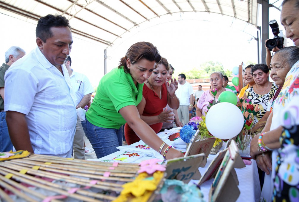 Llevan servicios del DIF estatal a Muxupip y Bokobá. Llevan servicios del DIF estatal a Muxupip y Bokobá.