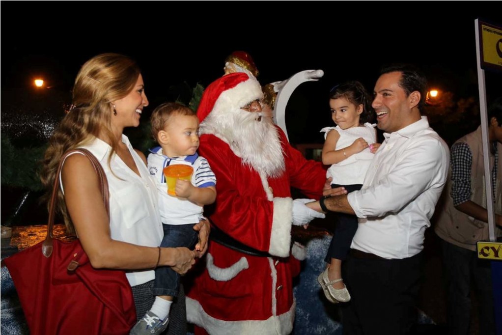 Encienden mega-árbol navideño en Juan Pablo II Encienden mega-árbol navideño en Juan Pablo II