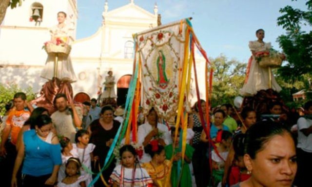 La virgen de Guadalupe, símbolo religioso y político La virgen de Guadalupe, símbolo religioso y político