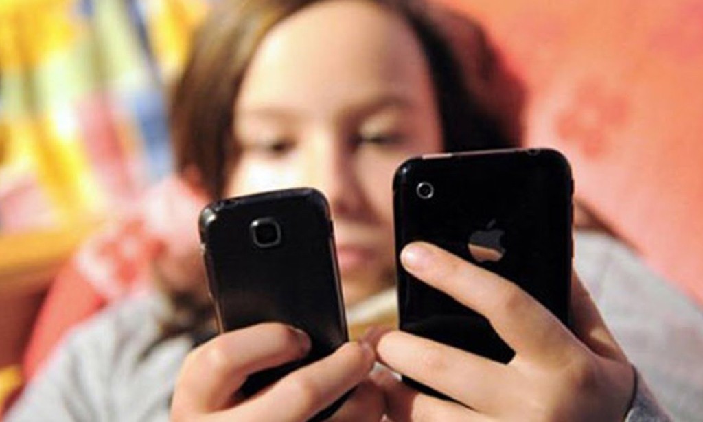 Usuarios de celular padecen Nomofobia Usuarios de celular padecen Nomofobia
