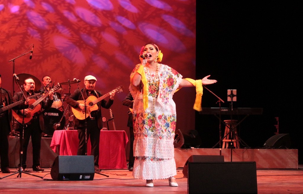 María Cardeña es... "La nueva voz del Mayab" María Cardeña es... "La nueva voz del Mayab"