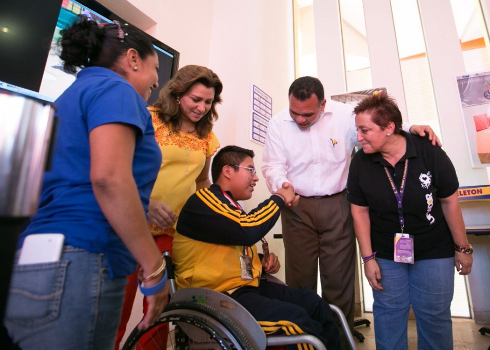 Recorre Gobernador y su familia el CRIT Yucatán Recorre Gobernador y su familia el CRIT Yucatán