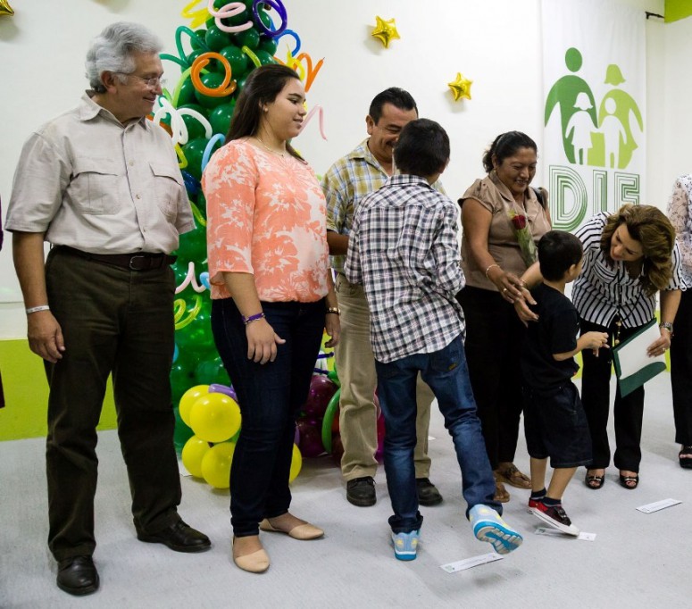 Niños se integran a tres nuevas familias Niños se integran a tres nuevas familias
