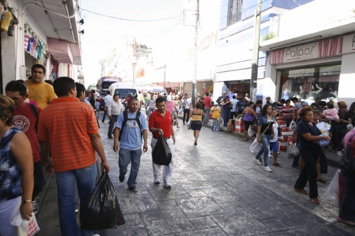 Compradores y vacacionistas inundan el Centro Histórico Compradores y vacacionistas inundan el Centro Histórico