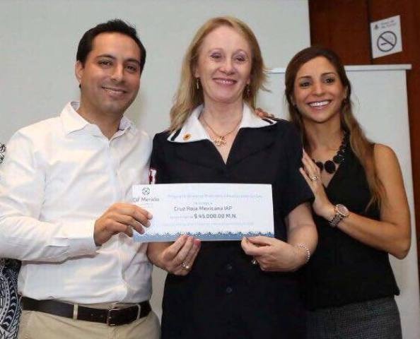 Entregan apoyos a asociaciones civiles Entregan apoyos a asociaciones civiles