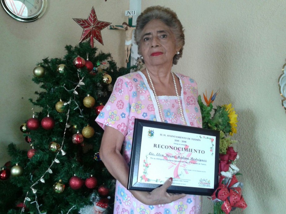 Reconocen labor de profesora tizimileña Reconocen labor de profesora tizimileña