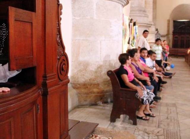 Largas filas en Catedral para confesarse Largas filas en Catedral para confesarse