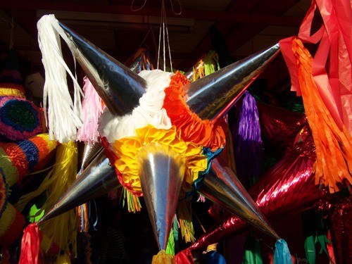 Liberémonos de nuestros pecados rompiendo la piñata Liberémonos de nuestros pecados rompiendo la piñata