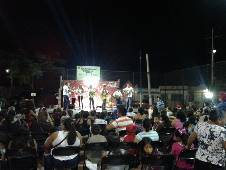 Alegre caravana navideña en calles de Tizimín Alegre caravana navideña en calles de Tizimín