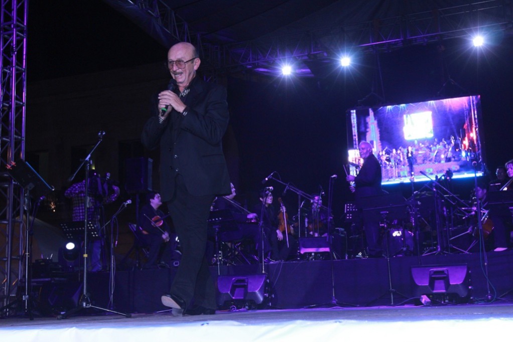 Sergio Esquivel cantó a su "Boxita Linda" Sergio Esquivel cantó a su "Boxita Linda"