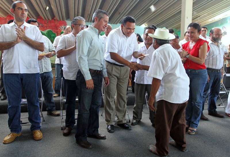 Anuncian apoyos para rescatar la siembra del henequén Anuncian apoyos para rescatar la siembra del henequén