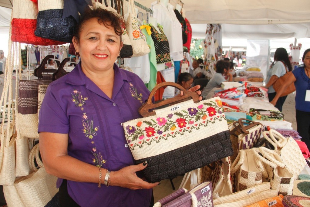 Apoyo para artesanas emprendedoras Apoyo para artesanas emprendedoras