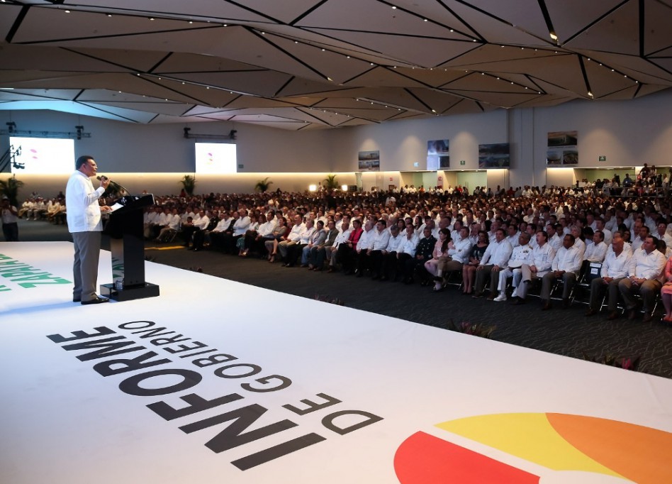 Más de tres mil personas acudieron al Informe Más de tres mil personas acudieron al Informe