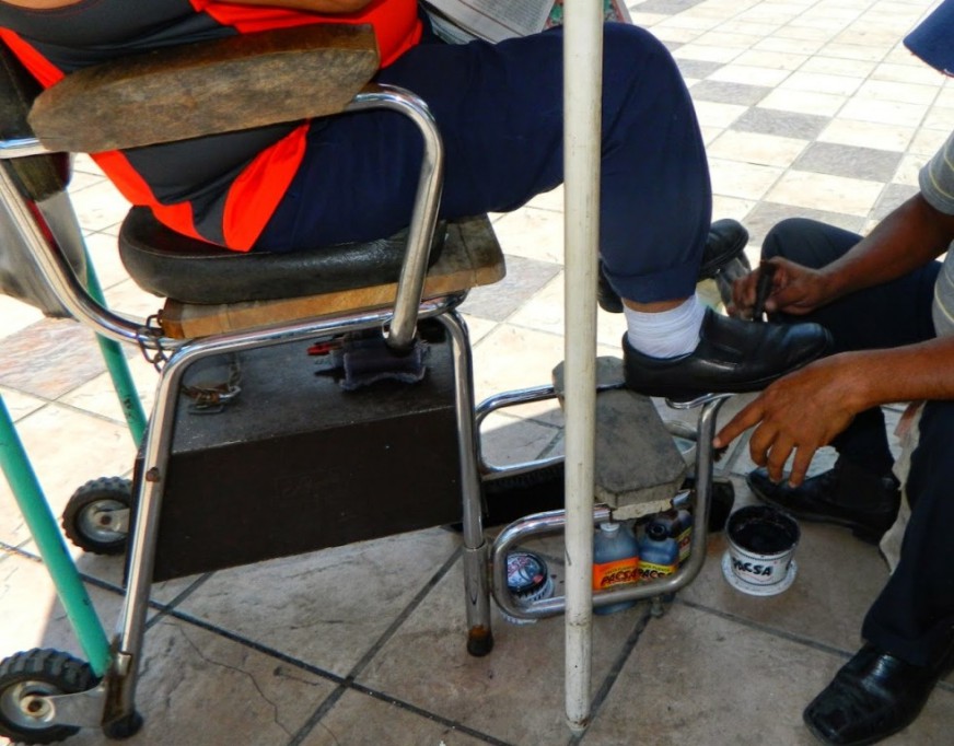 Roban material de trabajo a un bolero Roban material de trabajo a un bolero