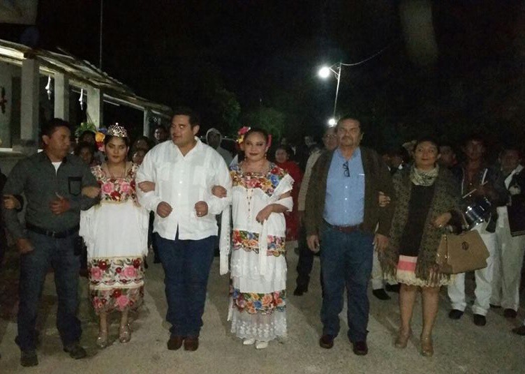 Se vive la tradición en Kikil en la noche de alborada Se vive la tradición en Kikil en la noche de alborada