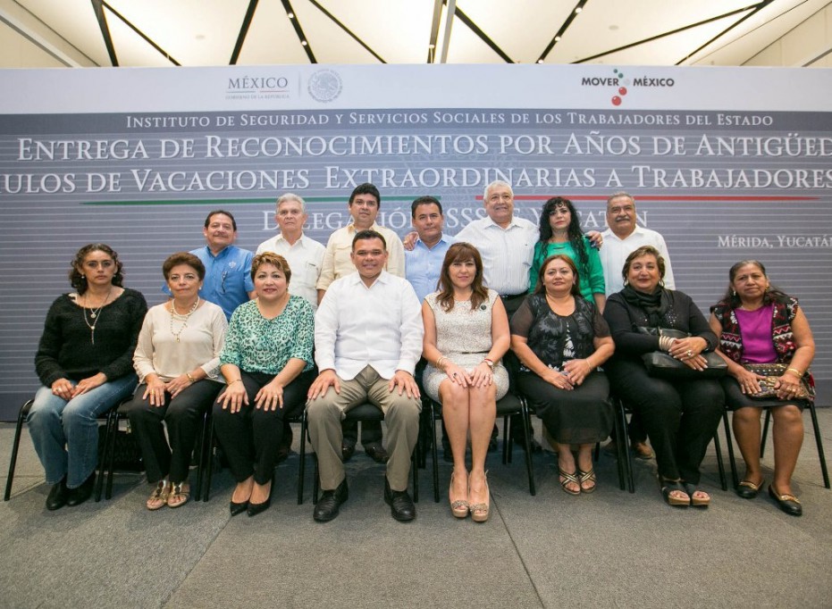 Reconocen trayectoria de trabajadores del ISSSTE Reconocen trayectoria de trabajadores del ISSSTE