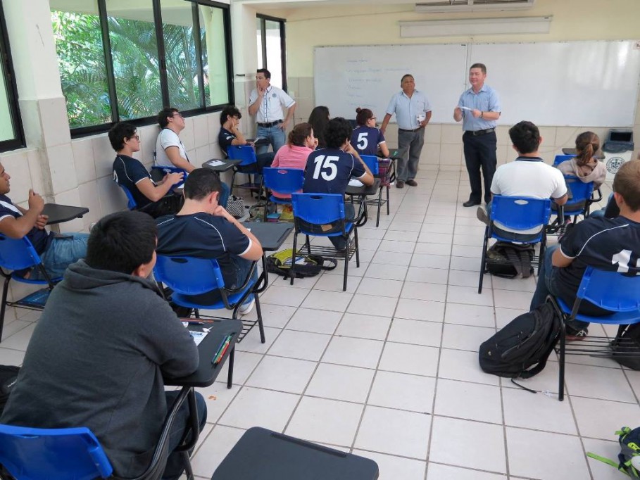 Tramitan cartillas militares en escuelas de Mérida Tramitan cartillas militares en escuelas de Mérida