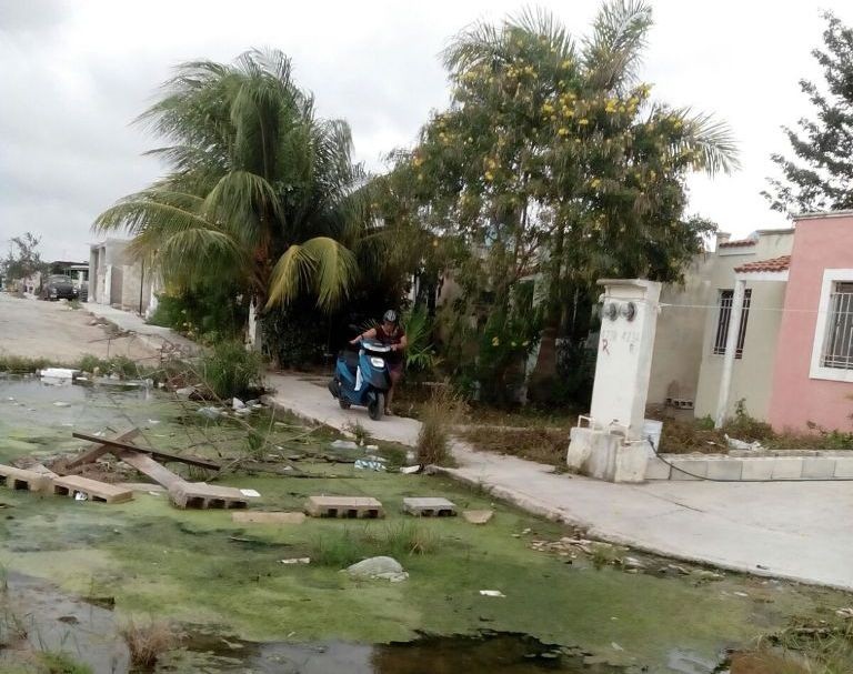 Reportan calle inundada en Kanasín Reportan calle inundada en Kanasín