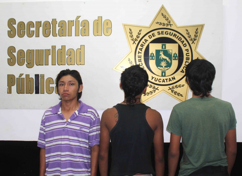 SSP detiene a tres sujetos que matan a uno y hieren a tres jóvenes SSP detiene a tres sujetos que matan a uno y hieren a tres jóvenes