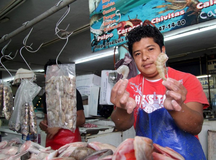 Esperan buenas ventas vendedores de pescados y mariscos Esperan buenas ventas vendedores de pescados y mariscos