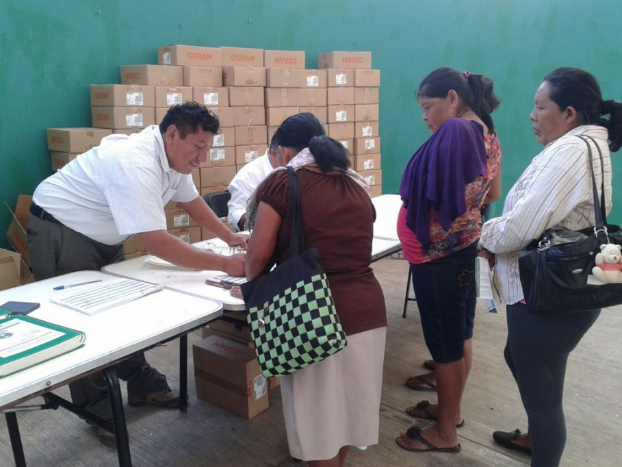 Fide regala focos para ahorrar energía, en Tizimín Fide regala focos para ahorrar energía, en Tizimín