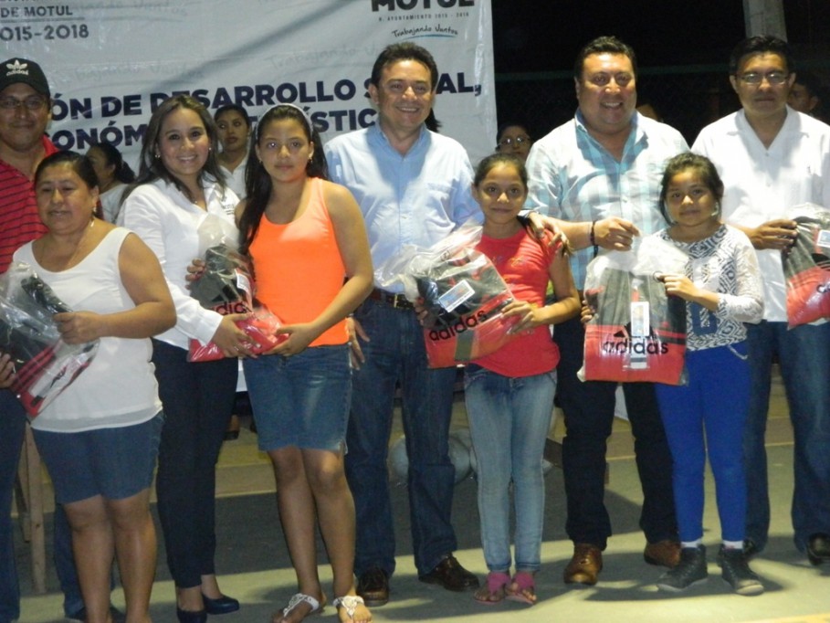 Entregan material deportivo en Motul Entregan material deportivo en Motul