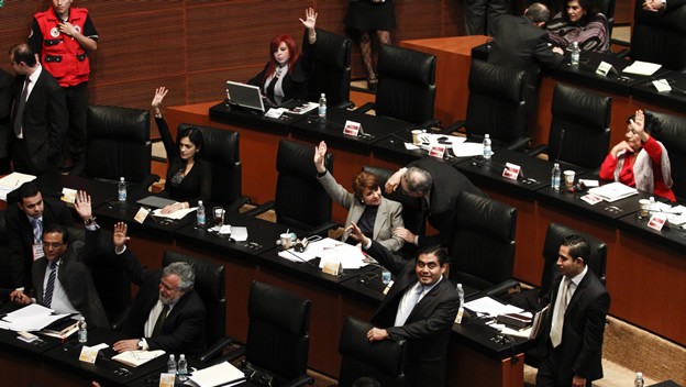 Yucatecos opinan de la reelección de legisladores según la propuesta de reforma política. Yucatecos opinan de la reelección de legisladores según la propuesta de reforma política.