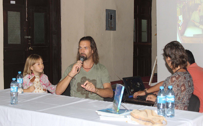 Familia viajera de argentina presenta su libro “el bicho” Familia viajera de argentina presenta su libro “el bicho”